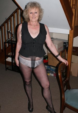 Lusty MILF Gina Blonde gives a blowjob and gets pounded hardcore